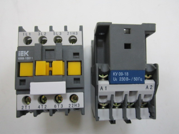 Контактор IEK КМИ 10911 9А NС 220V